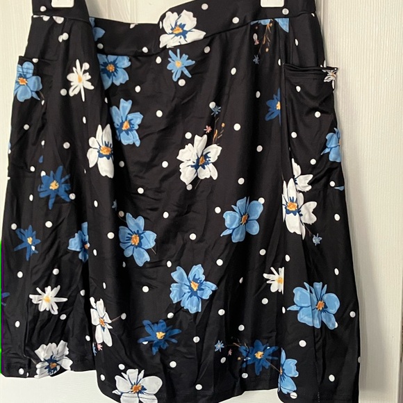 Black Floral Dot Print High Waist Pocket Skort - Picture 2 of 4